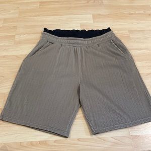 Boohoo men shorts textured brown tan